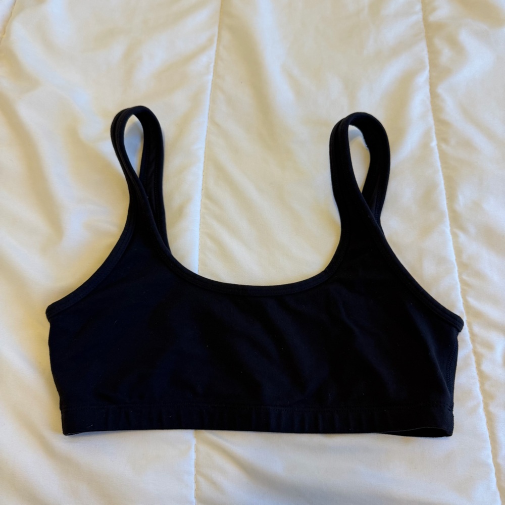 Aritzia sports bra